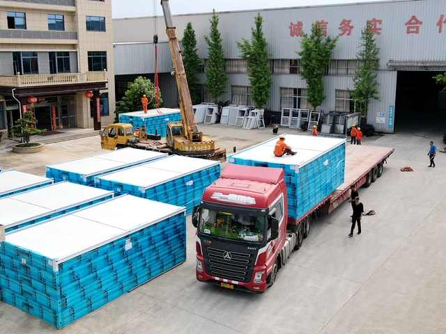 湖南雅恒腾飞折叠集装箱房再出口！九车连发，远渡南非！